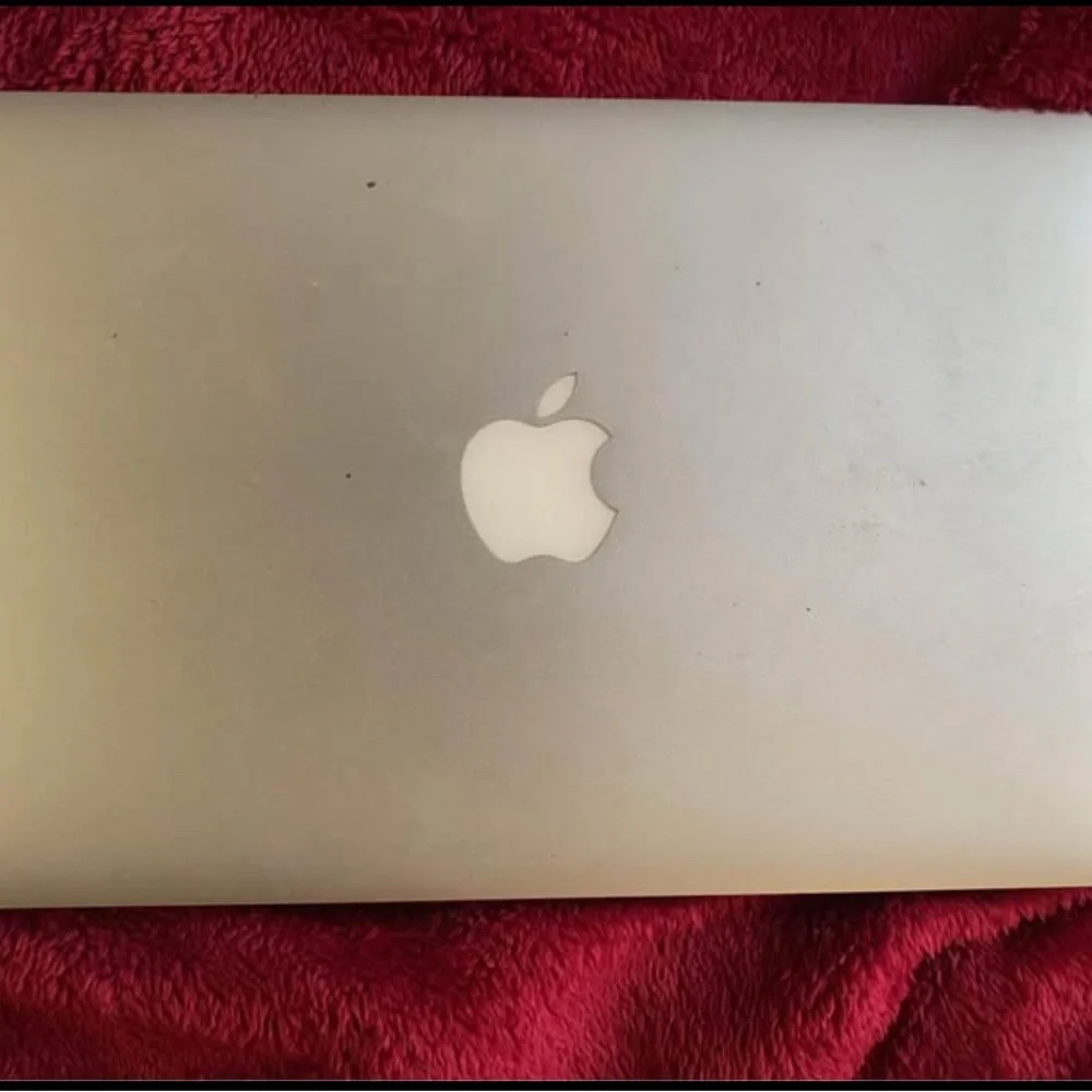 Apple MacBook in Sleek Silver